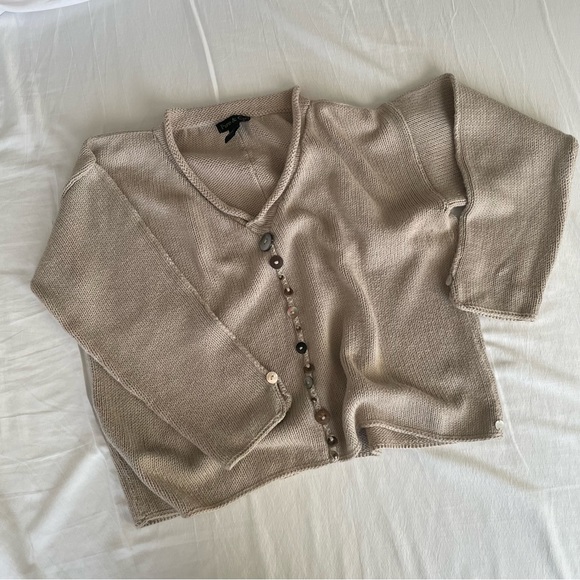 Sweater With Buttons Detail - Picture 9 of 10